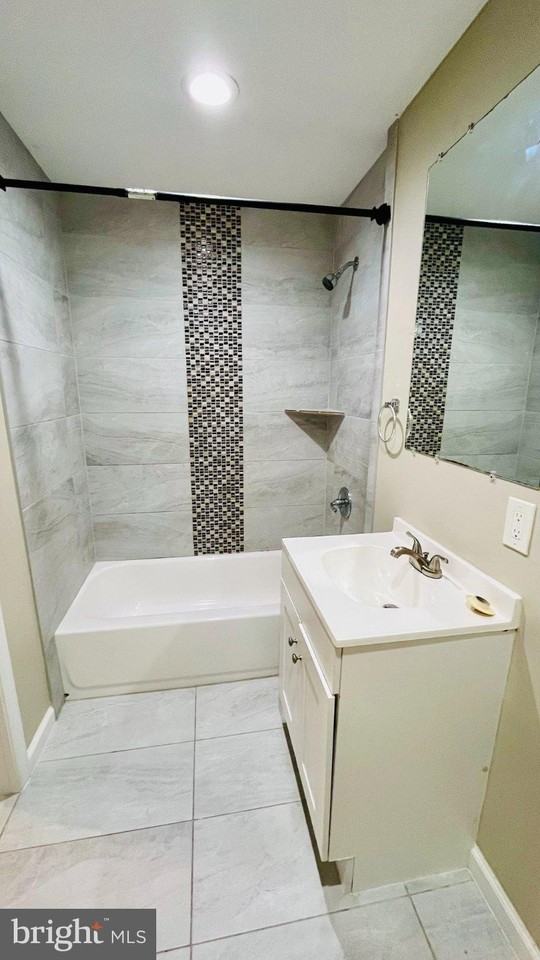 14684 Cloverdale Rd - Photo 2 of 7