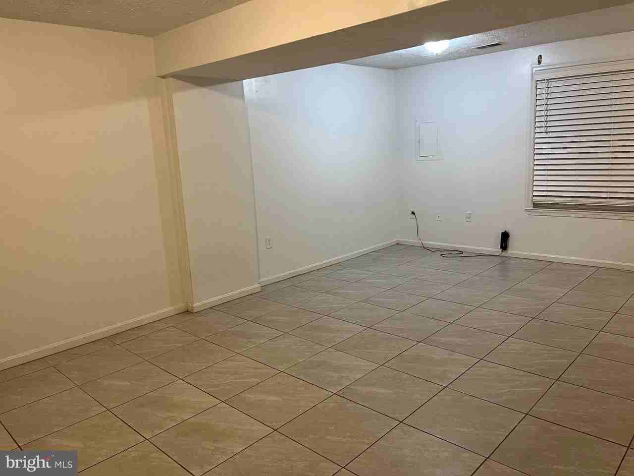 14684 Cloverdale Rd - Photo 4 of 7