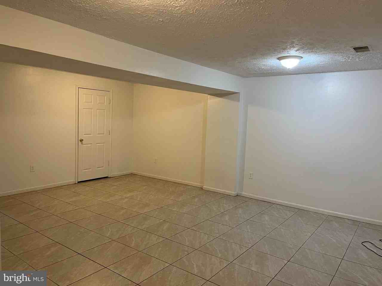 14684 Cloverdale Rd - Photo 6 of 7