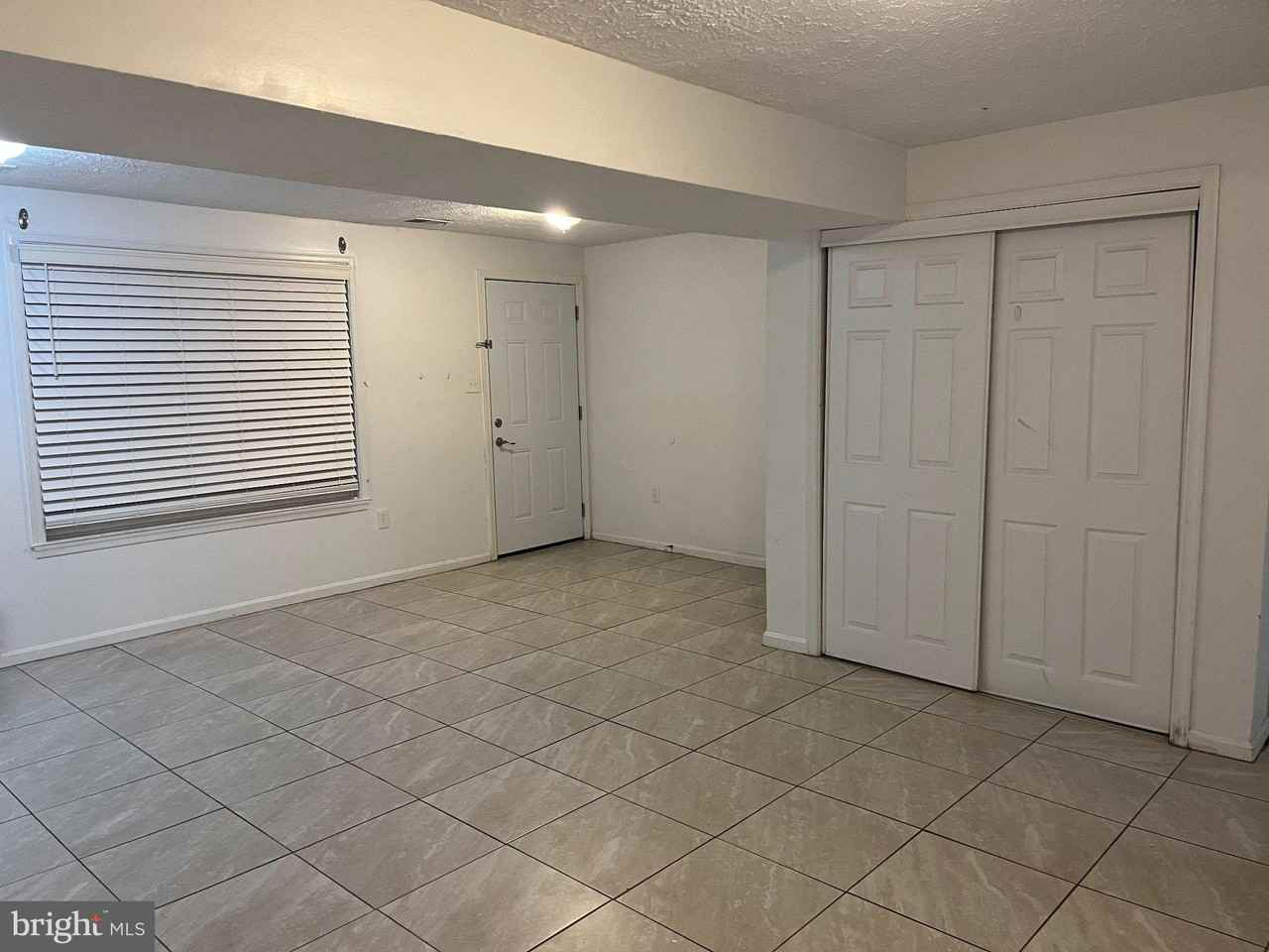14684 Cloverdale Rd - Photo 7 of 7