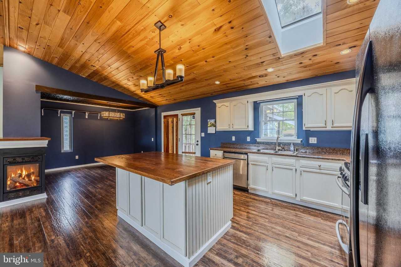 2445 Massanutten Ter - Photo 7 of 27