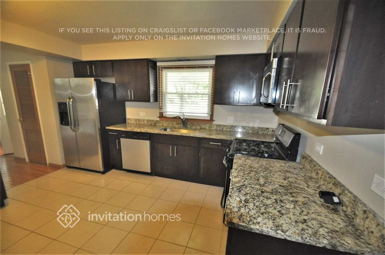 12601 S Massasoit Ave - Photo 4 of 15