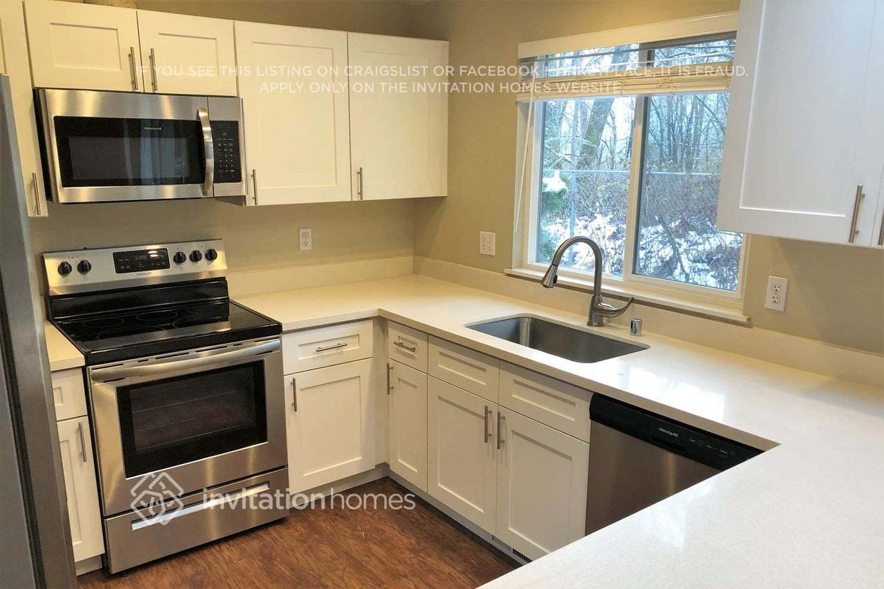 1610 56th Ave Ne - Photo 5 of 15