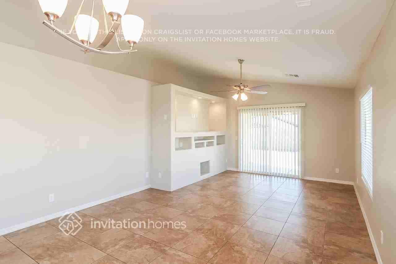 5726 S 27th Dr - Photo 3 of 15