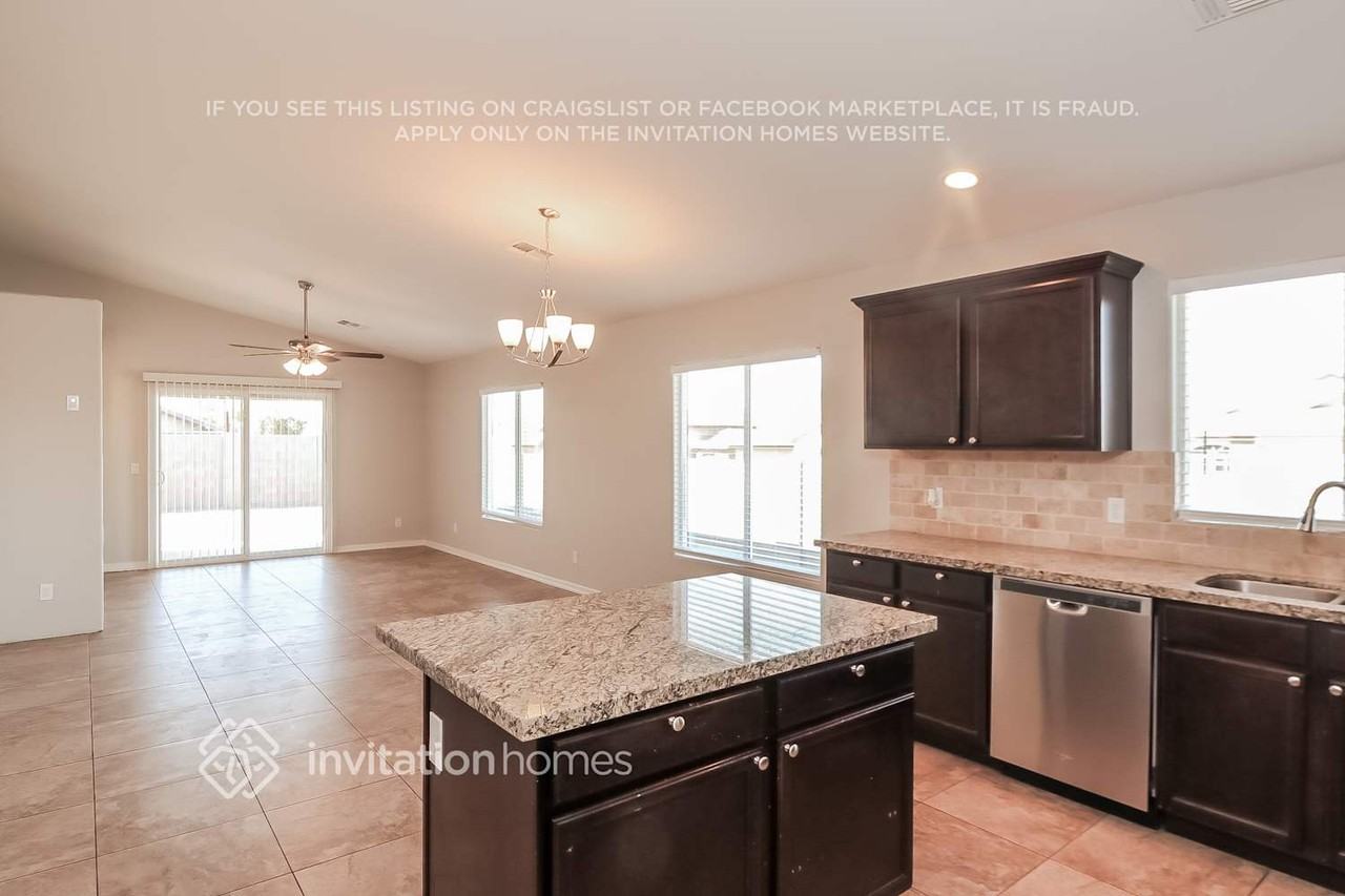 5726 S 27th Dr - Photo 5 of 15