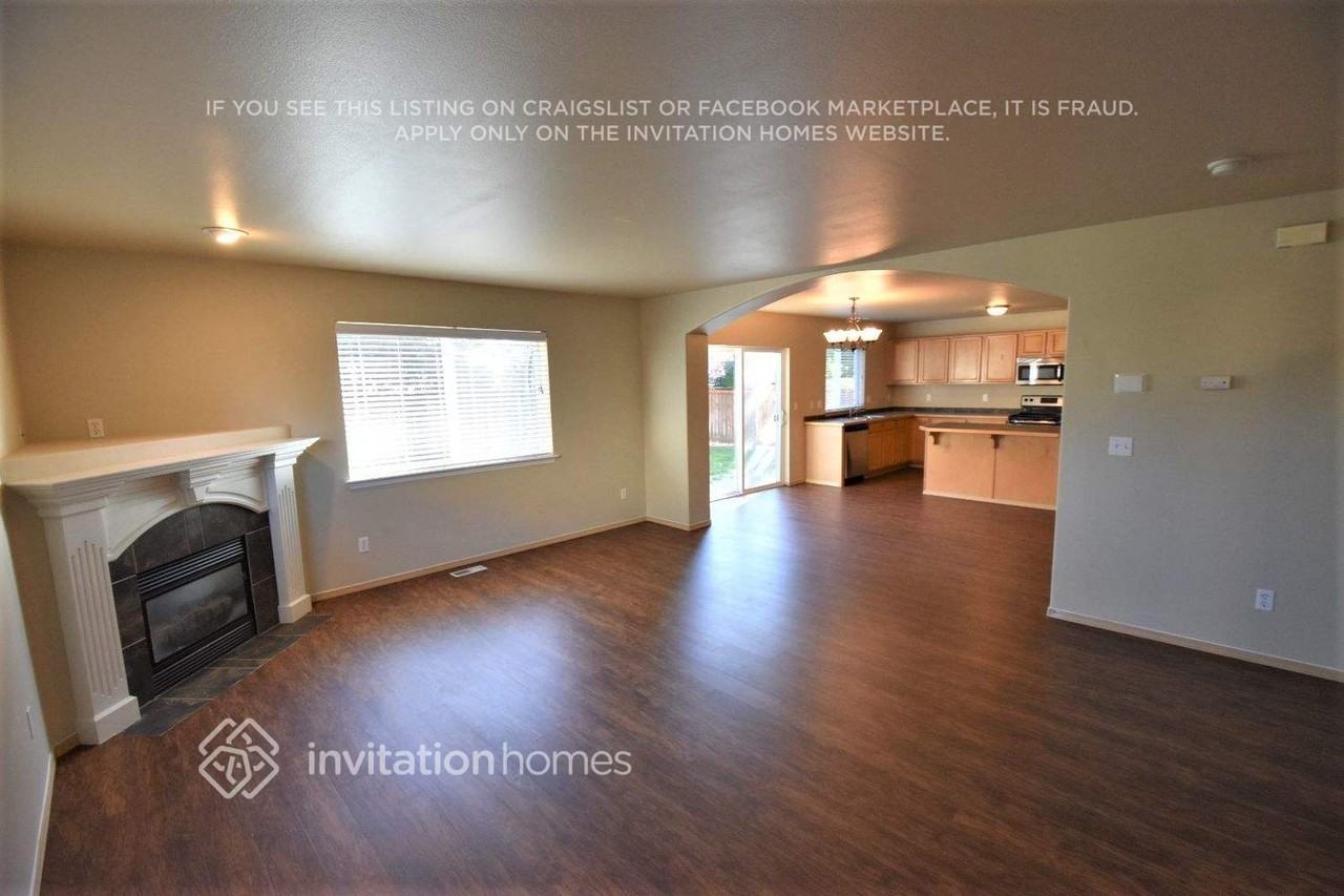 2620 183rd Street Ct E - Photo 2 of 20
