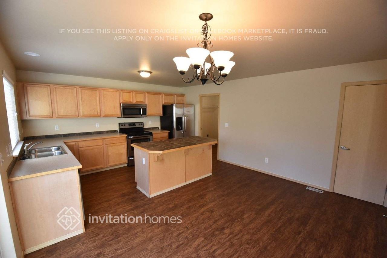 2620 183rd Street Ct E - Photo 5 of 20