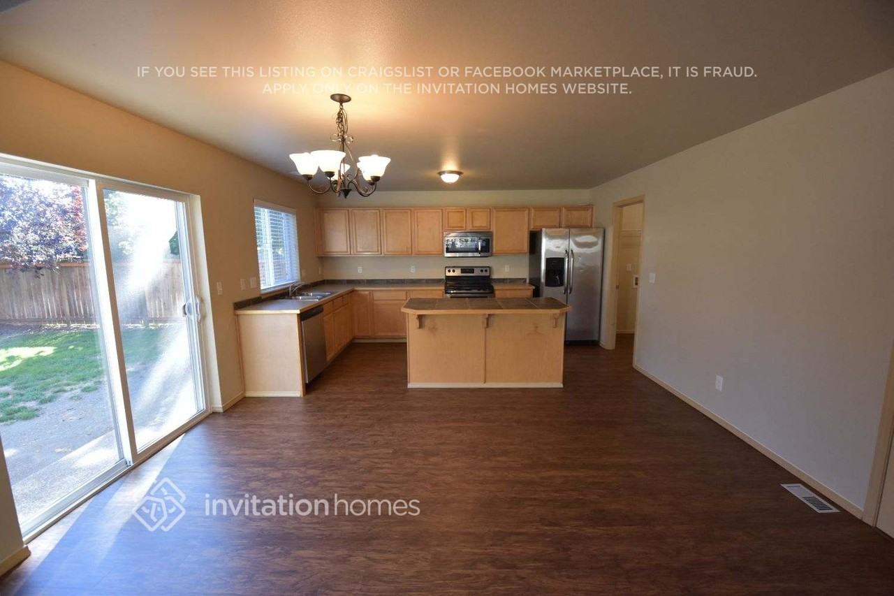 2620 183rd Street Ct E - Photo 7 of 20