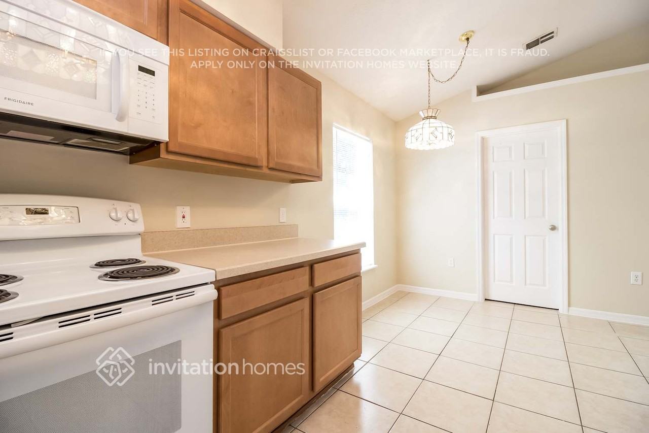839 Delfino Pl - Photo 3 of 16