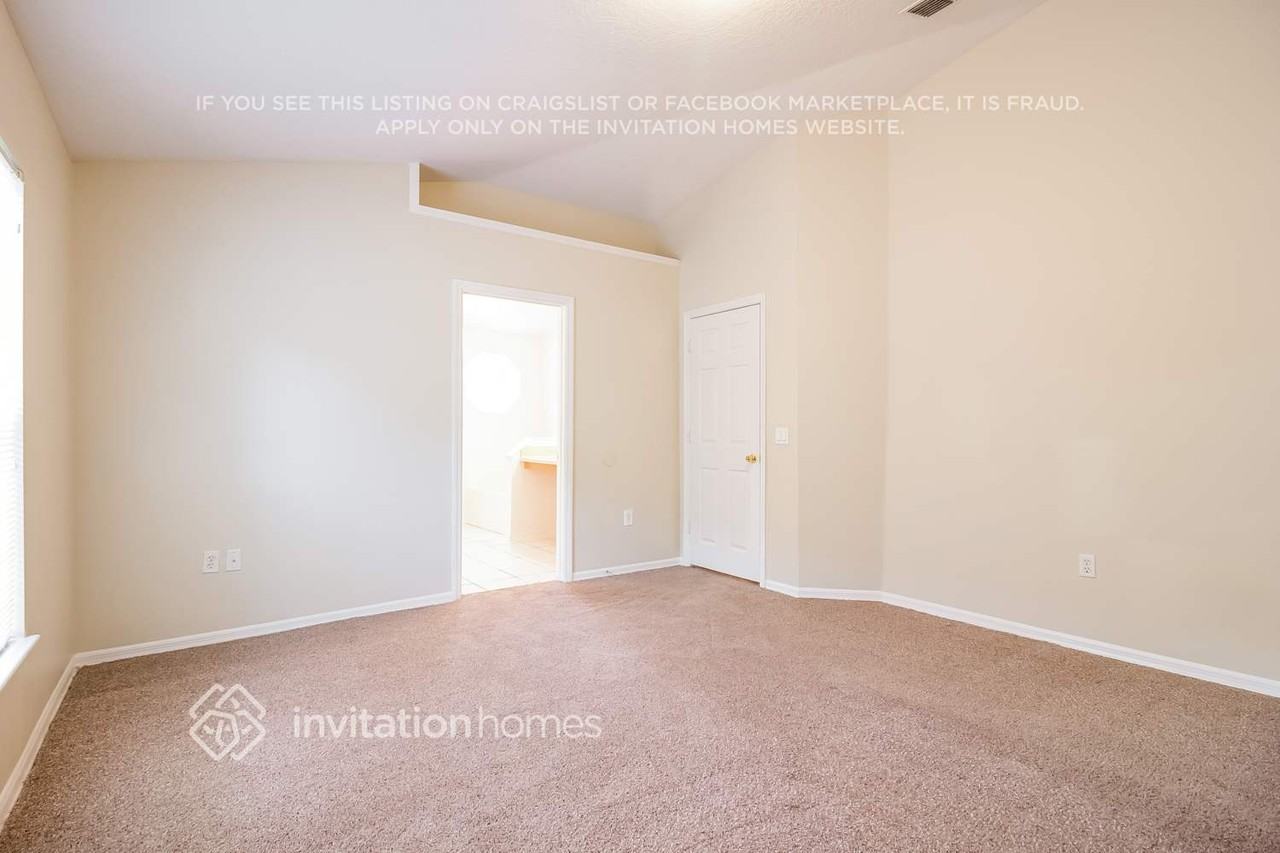 839 Delfino Pl - Photo 5 of 16