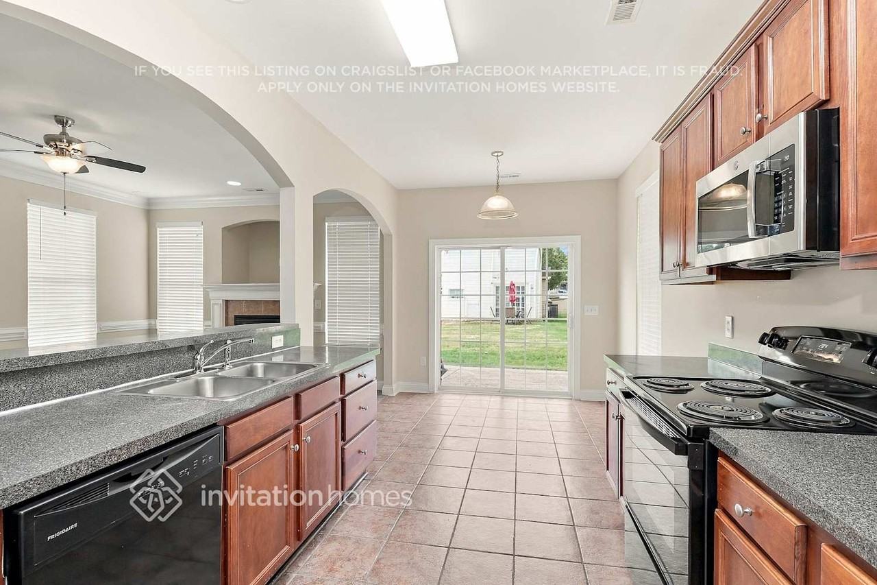 3241 Elliot Jacob Ave - Photo 7 of 18