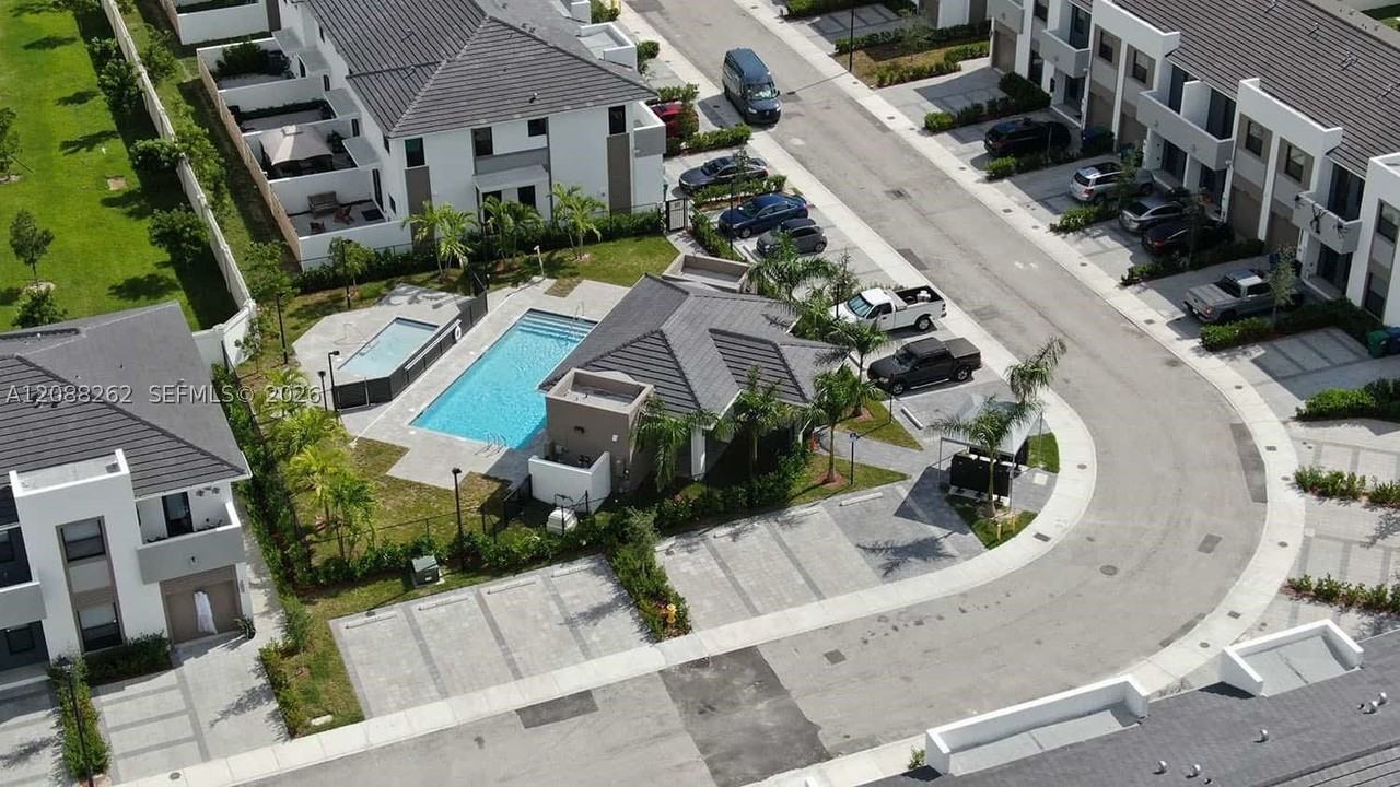 10432 Sw 118th Ave #10432 - Photo 2 of 4