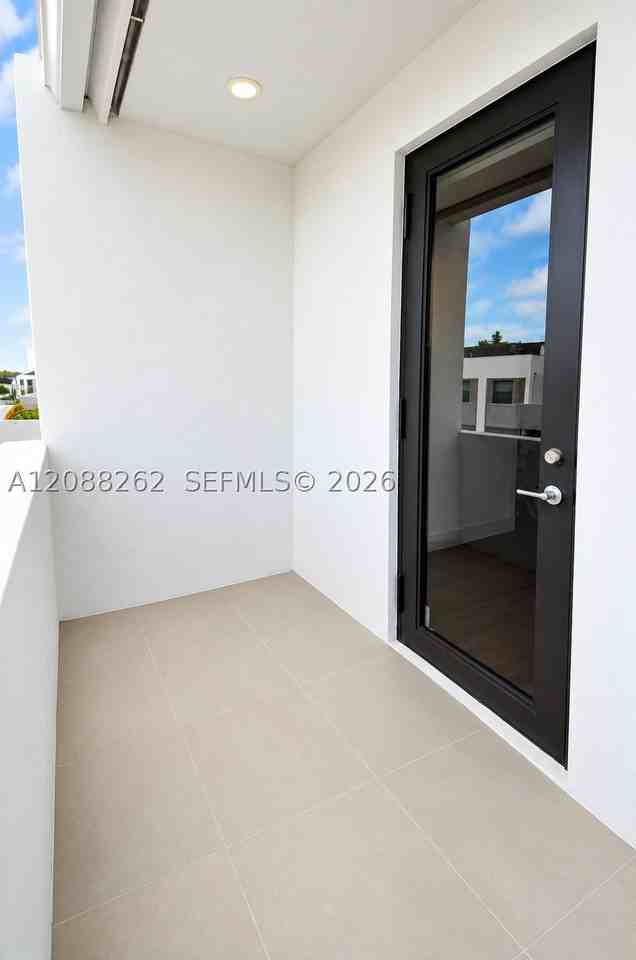 10432 Sw 118th Ave #10432 - Photo 3 of 4