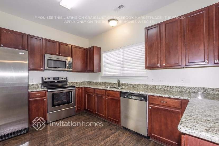 9022 Glenashley Dr - Photo 4 of 16