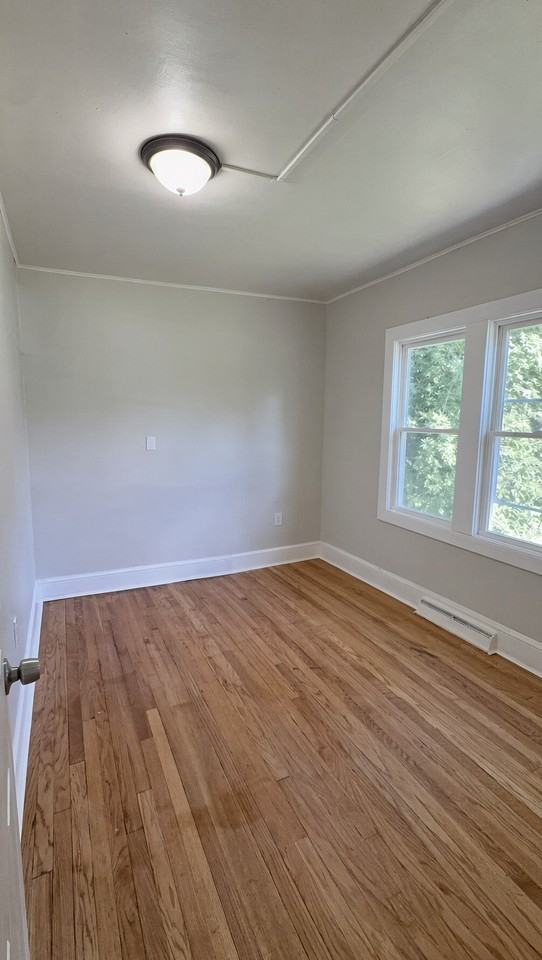 176 W Calthrop Ave #1 - Photo 4 of 8