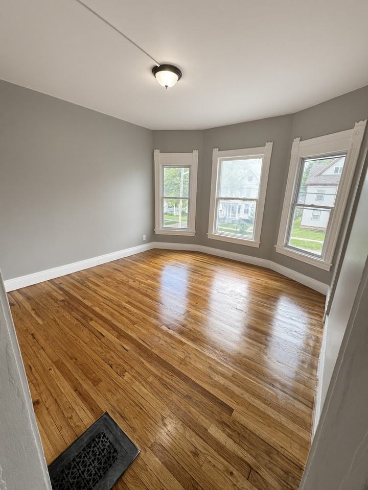 207 Mclennan Ave #2 - Photo 2 of 5