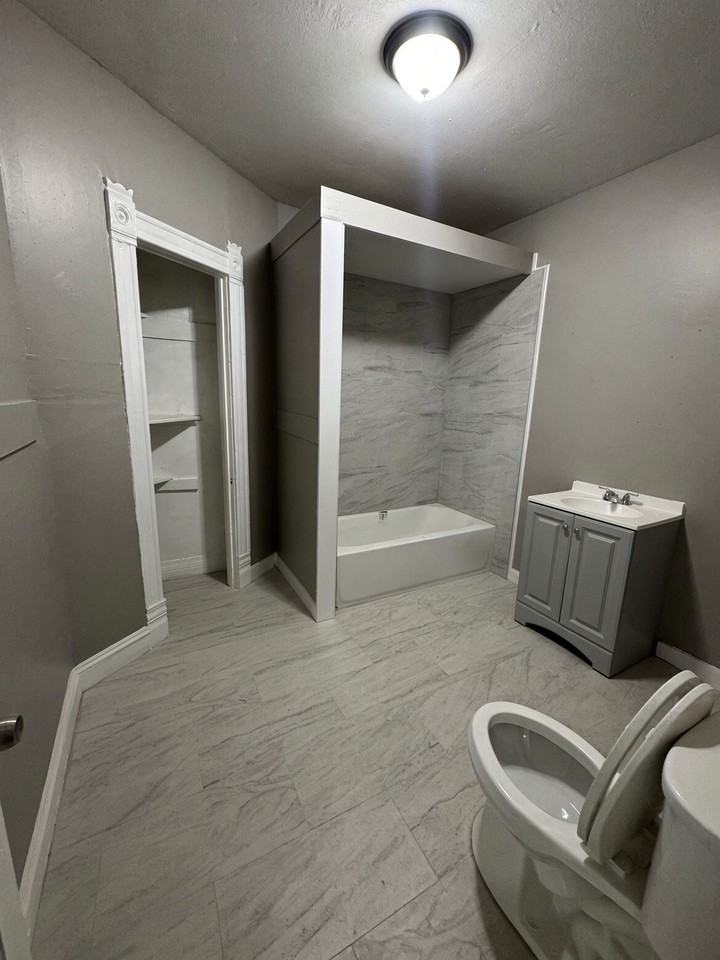 207 Mclennan Ave #2 - Photo 4 of 5