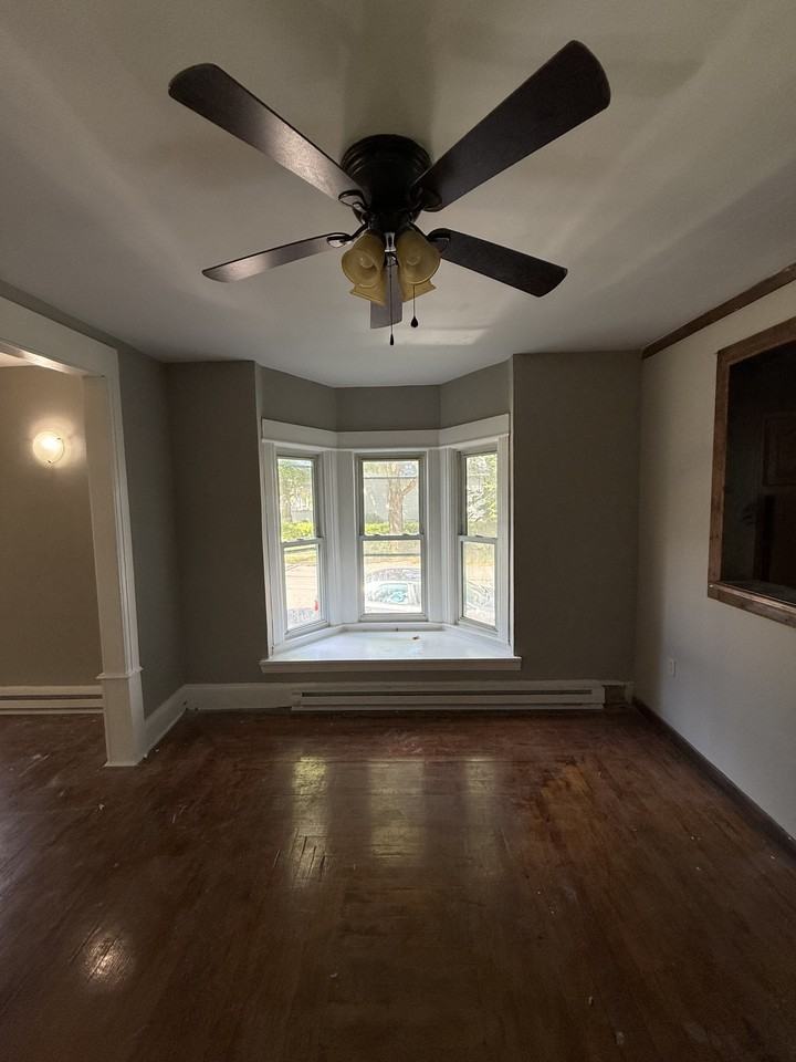 703 Valley Dr #1 - Photo 3 of 5
