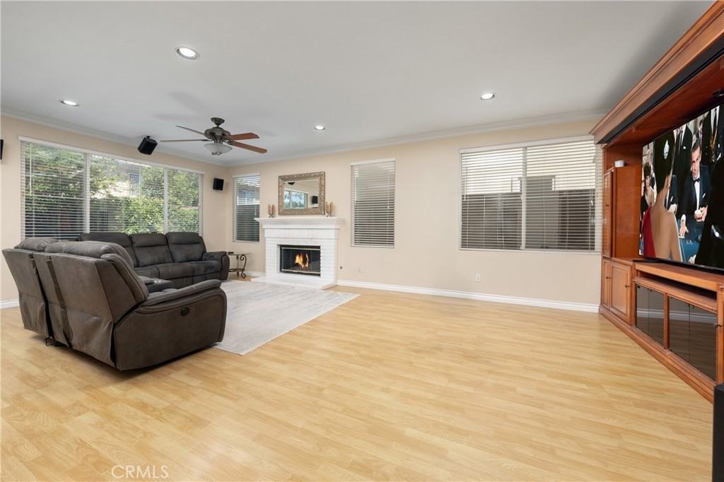 21 Foxcrest - Photo 4 of 34