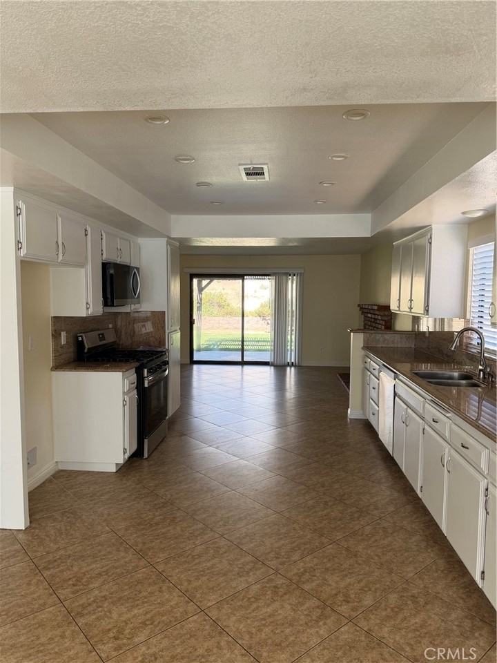 27290 Outrigger Ln - Photo 4 of 24