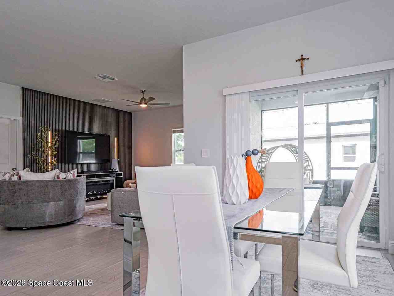 3010 Eldron Blvd Se - Photo 4 of 27