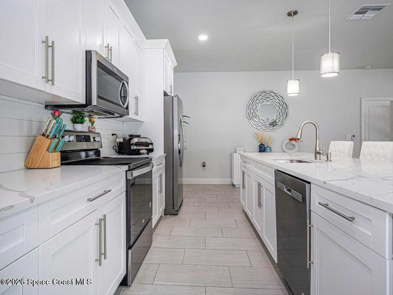 3010 Eldron Blvd Se - Photo 7 of 27