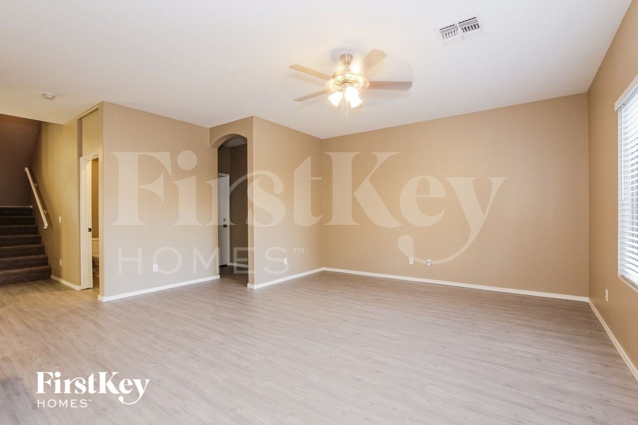 17750 W Maui Ln - Photo 3 of 15