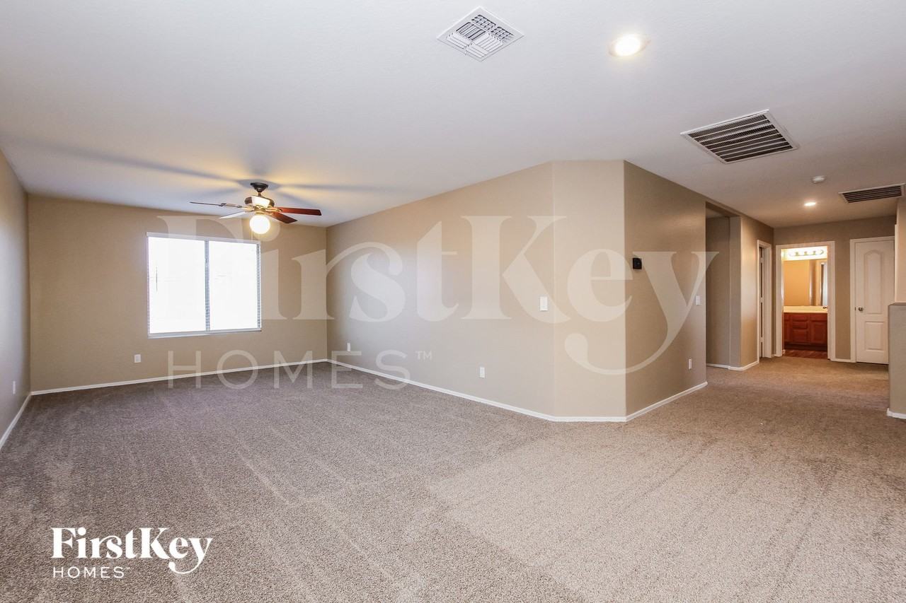 17750 W Maui Ln - Photo 5 of 15
