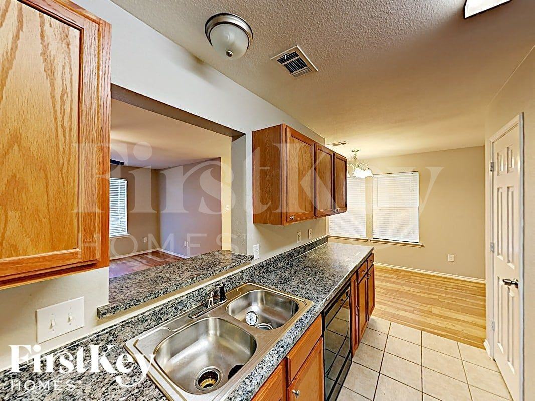 809 Tuskegee St - Photo 6 of 16
