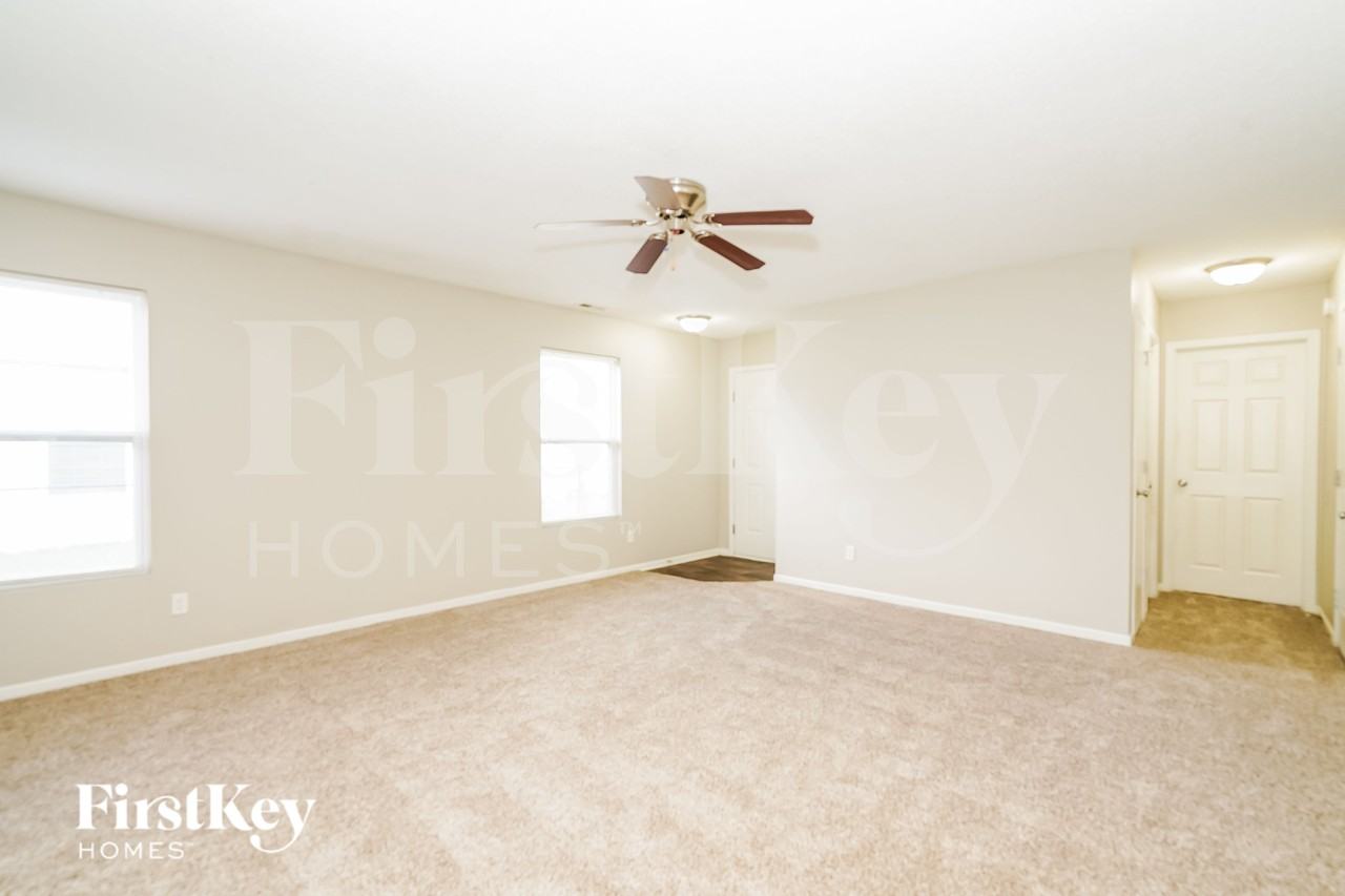 8048 States Bend Dr - Photo 3 of 15