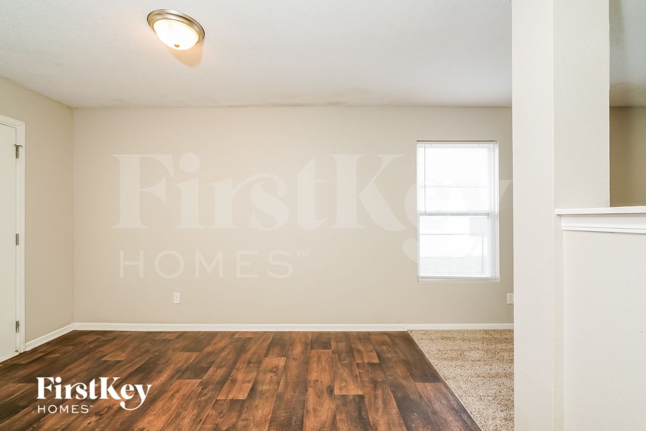 8048 States Bend Dr - Photo 4 of 15