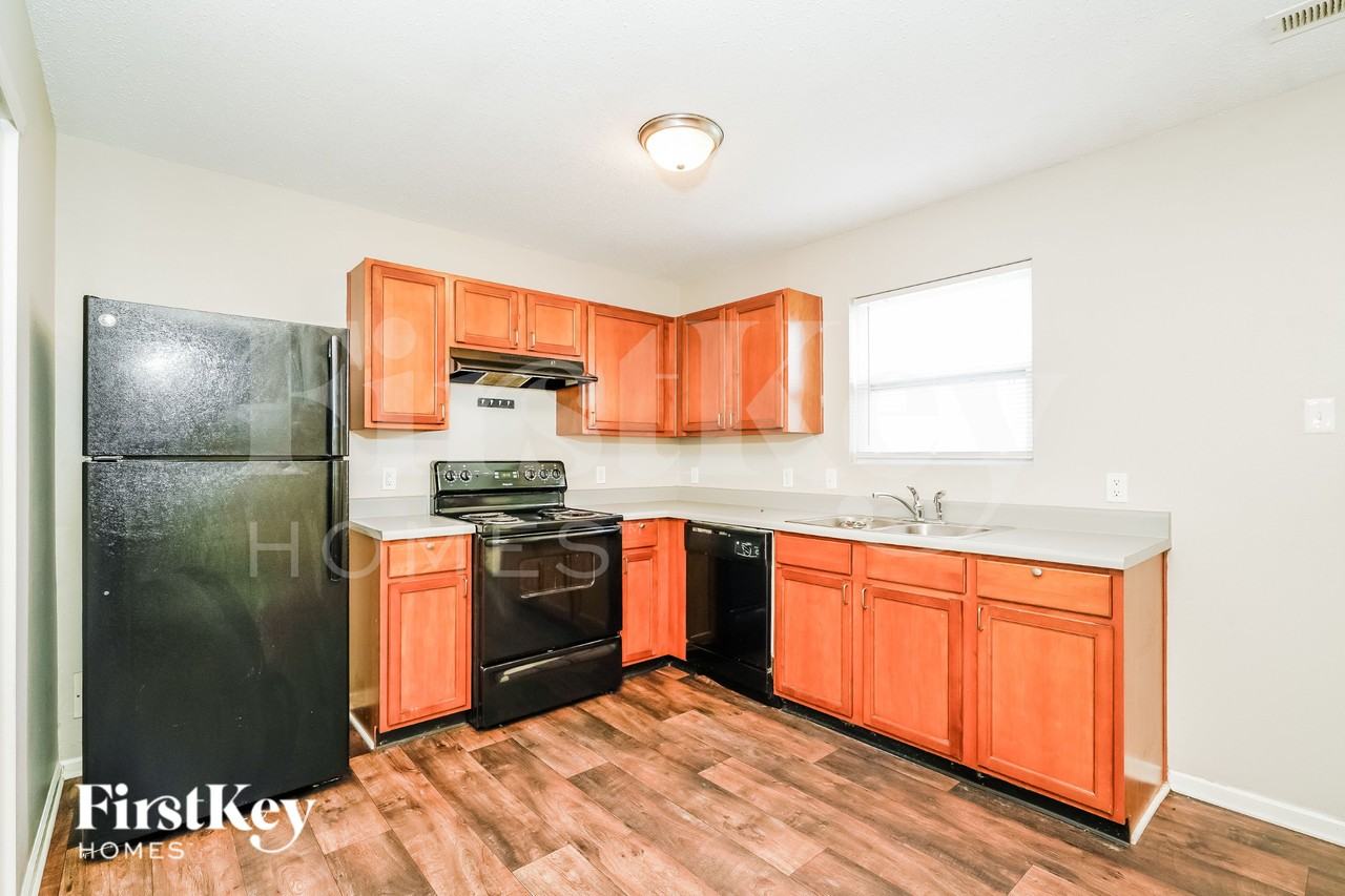 8048 States Bend Dr - Photo 5 of 15