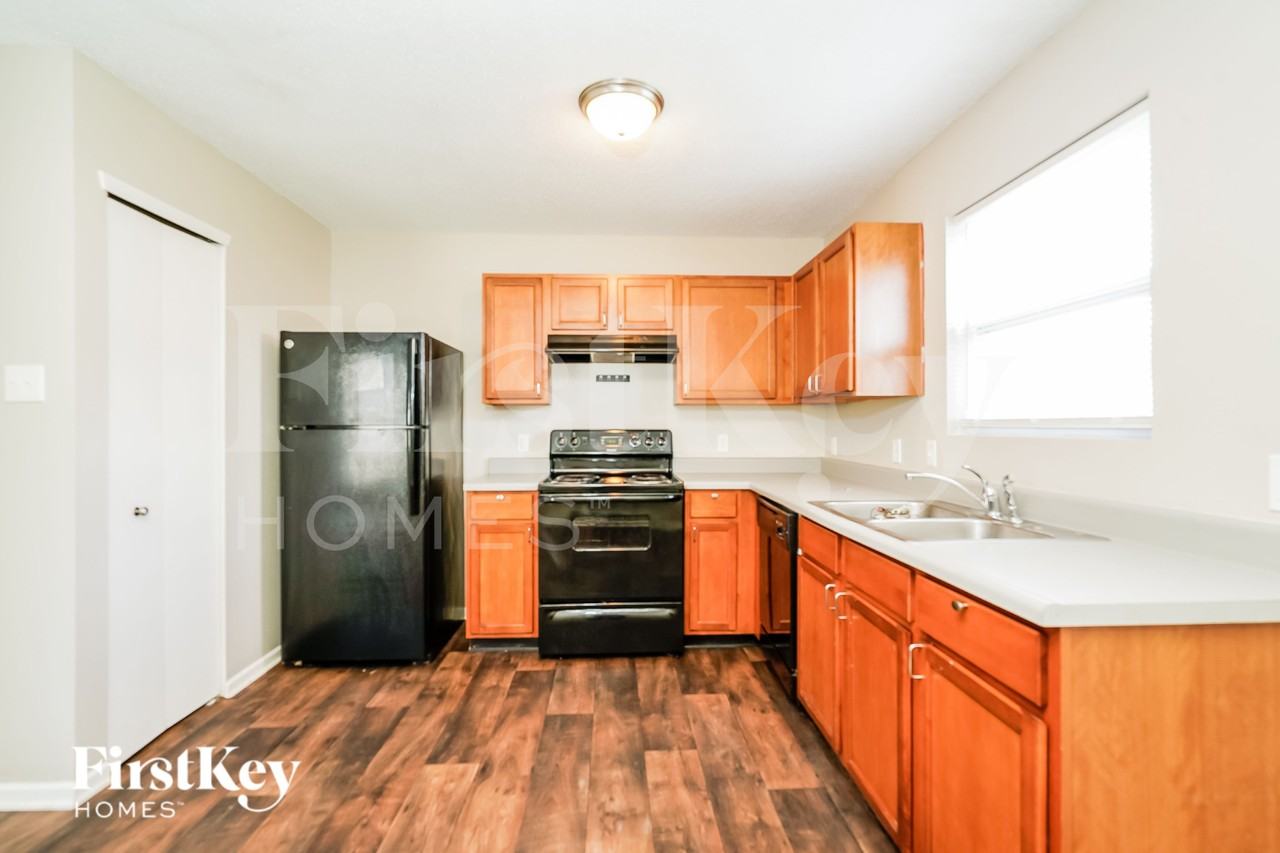 8048 States Bend Dr - Photo 6 of 15