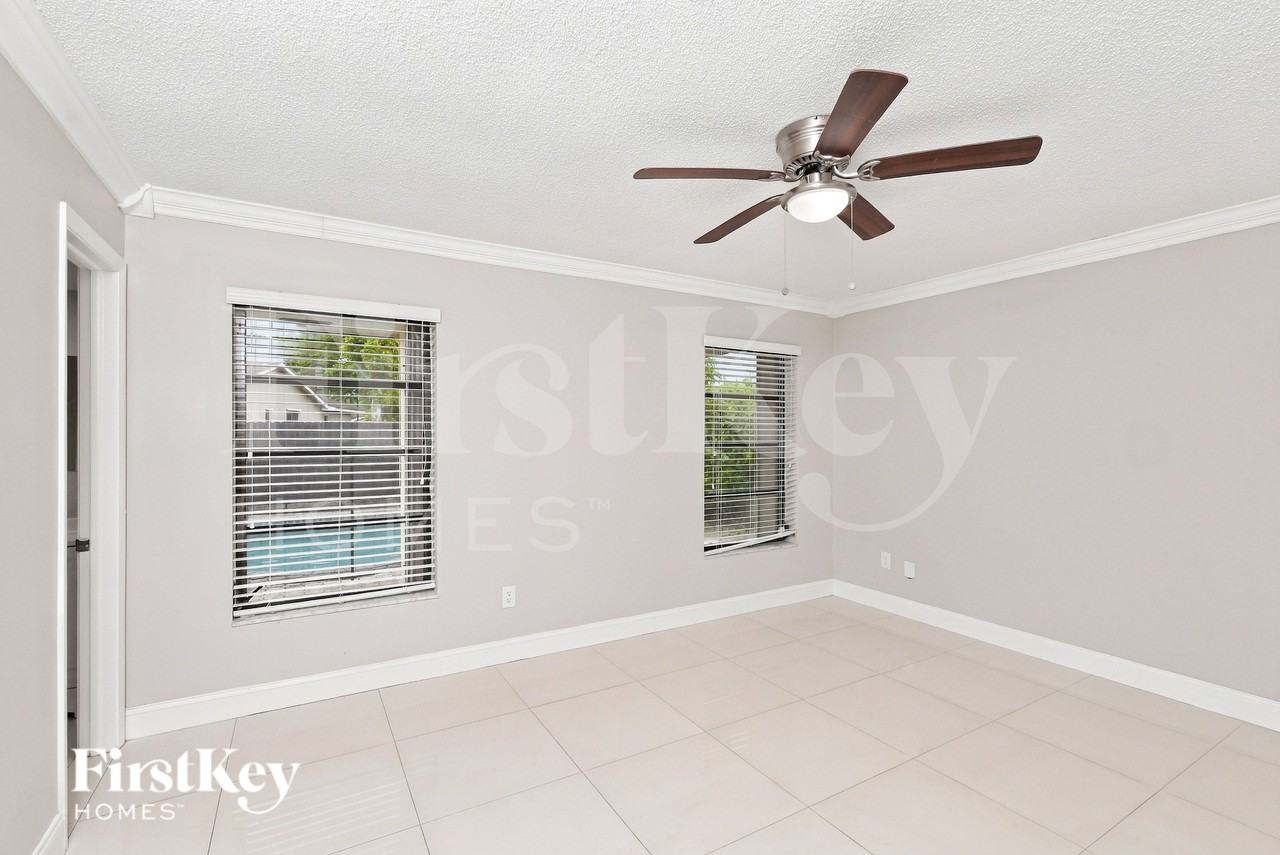 6671 Nwstreet - Photo 5 of 17