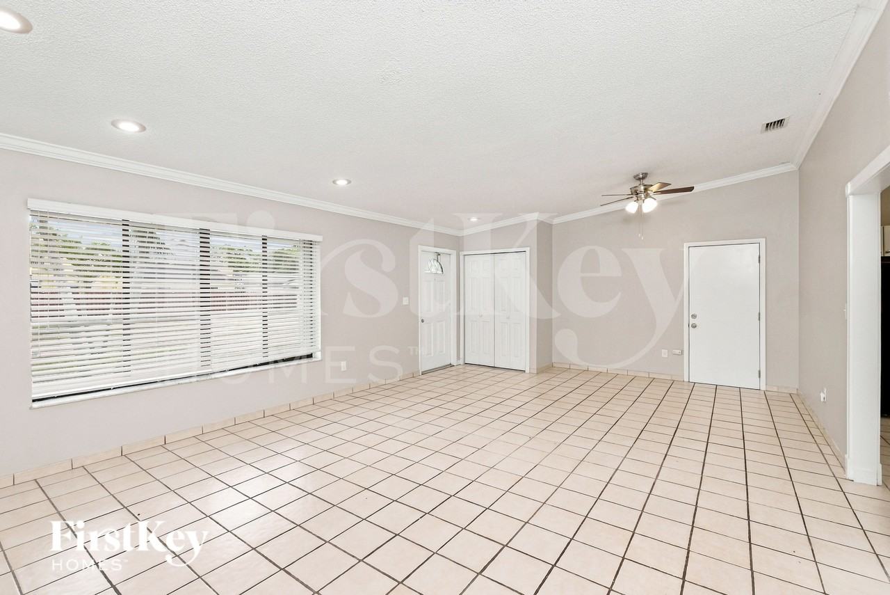 6671 Nwstreet - Photo 4 of 17