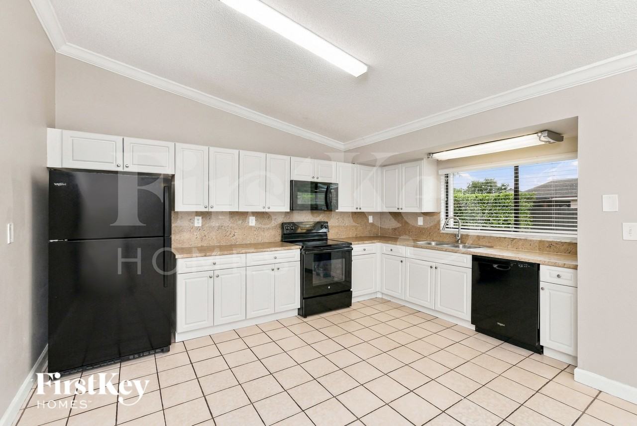 6671 Nwstreet - Photo 7 of 17