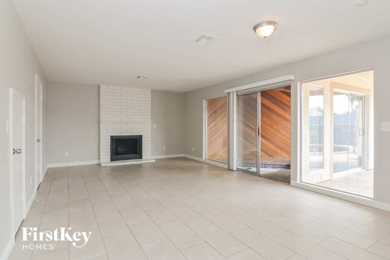 5999 Chapel Hill Ln - Photo 3 of 14