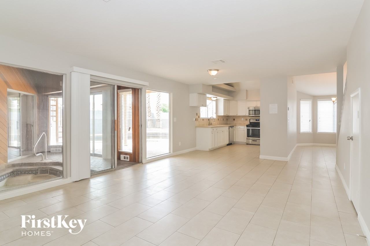 5999 Chapel Hill Ln - Photo 4 of 14