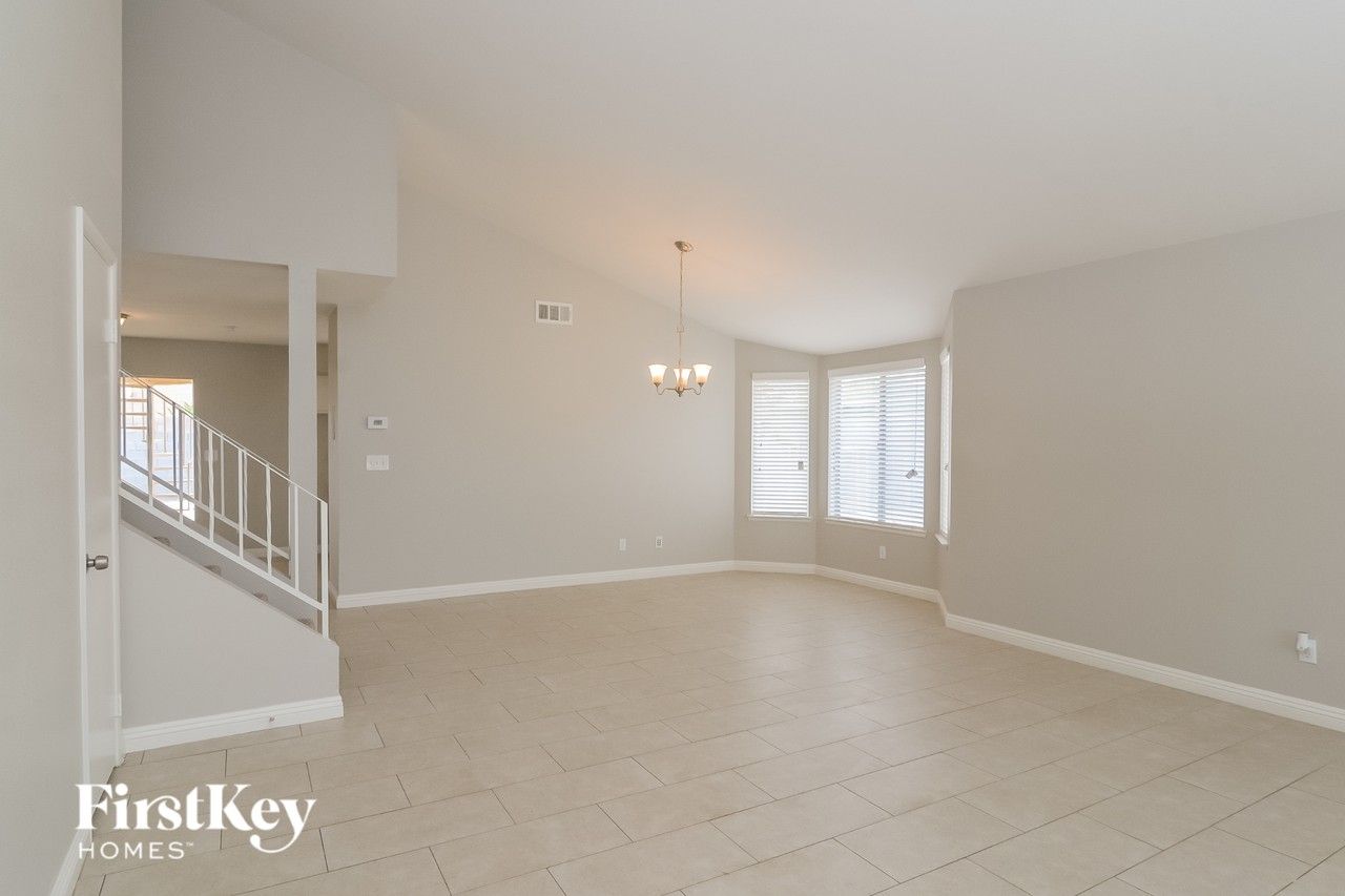 5999 Chapel Hill Ln - Photo 5 of 14