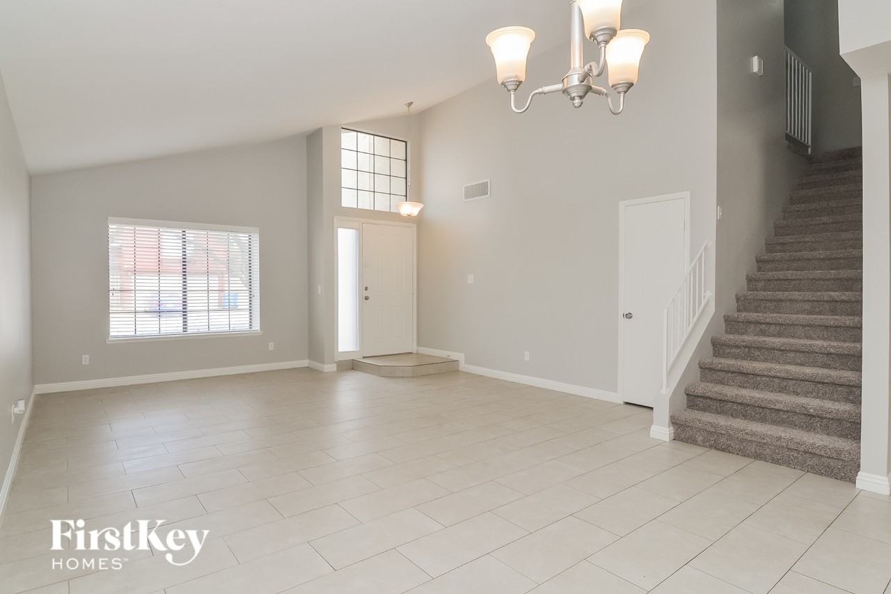 5999 Chapel Hill Ln - Photo 6 of 14