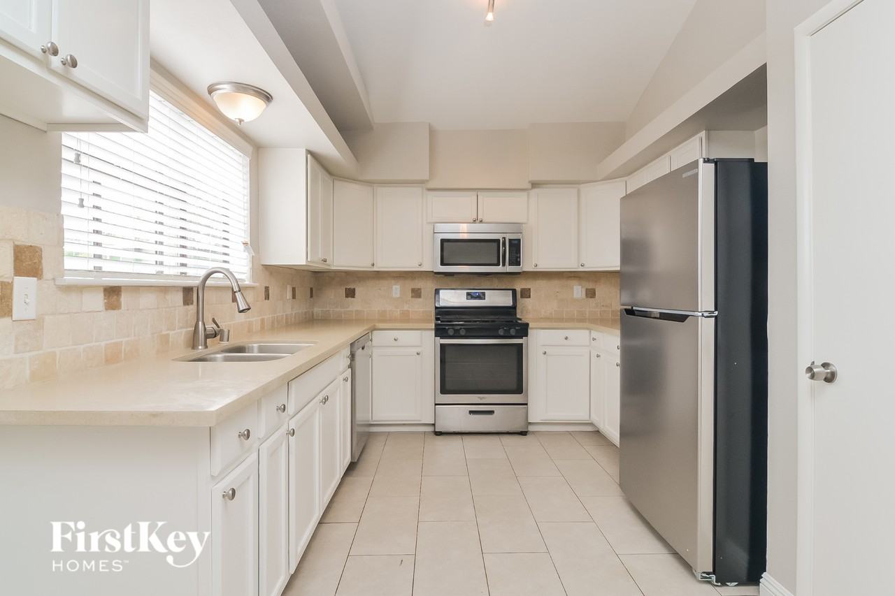 5999 Chapel Hill Ln - Photo 7 of 14
