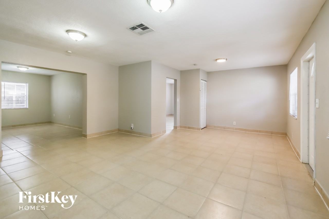 3600 Nw 40th Ct - Photo 2 of 16