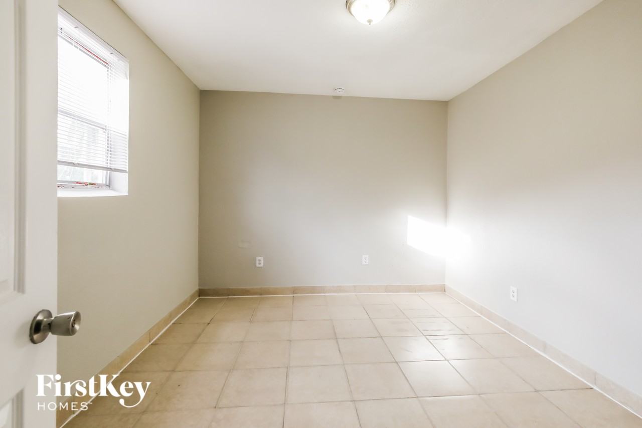 3600 Nw 40th Ct - Photo 4 of 16