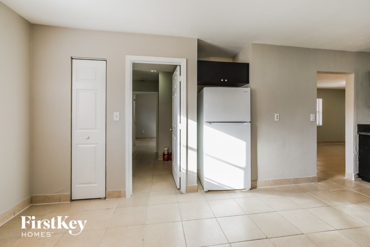 3600 Nw 40th Ct - Photo 5 of 16