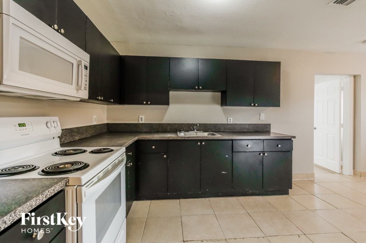 3600 Nw 40th Ct - Photo 6 of 16