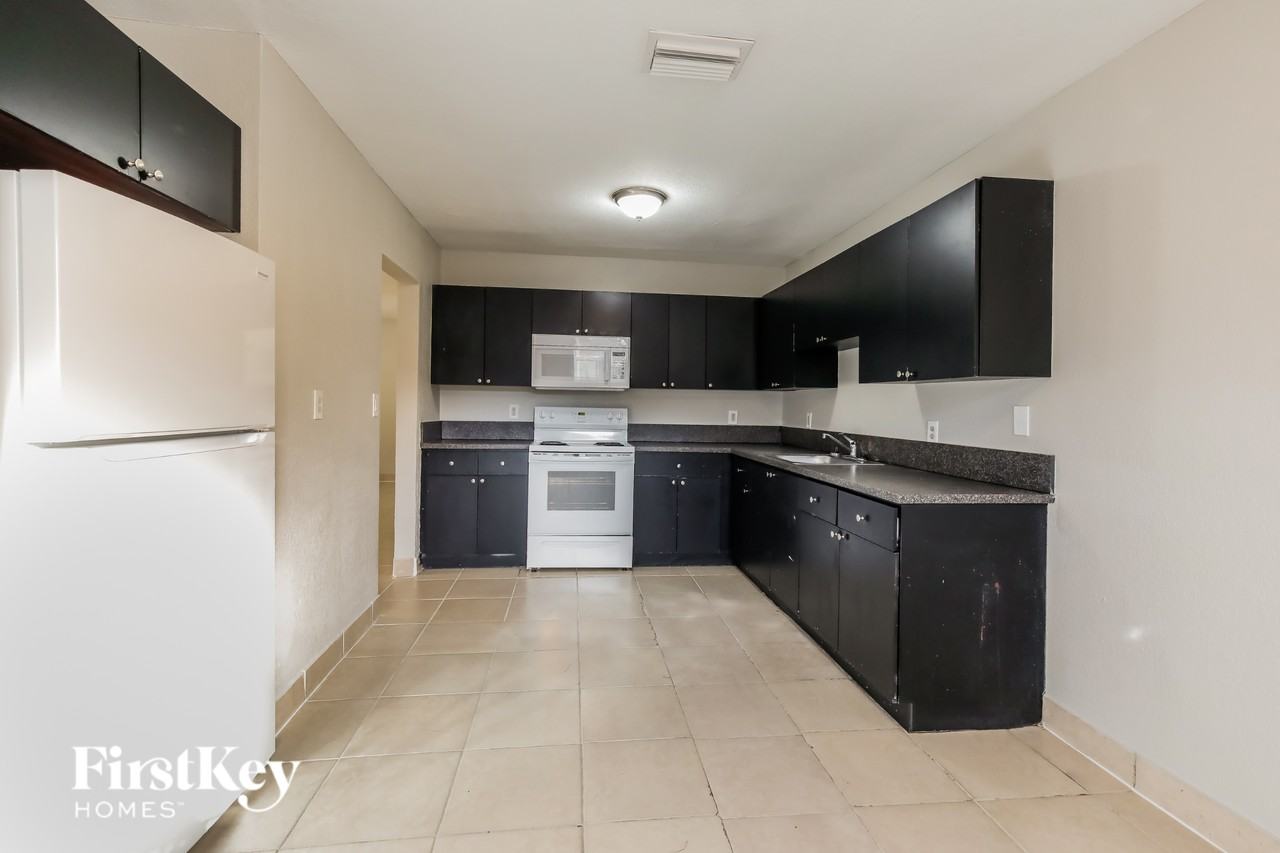 3600 Nw 40th Ct - Photo 7 of 16
