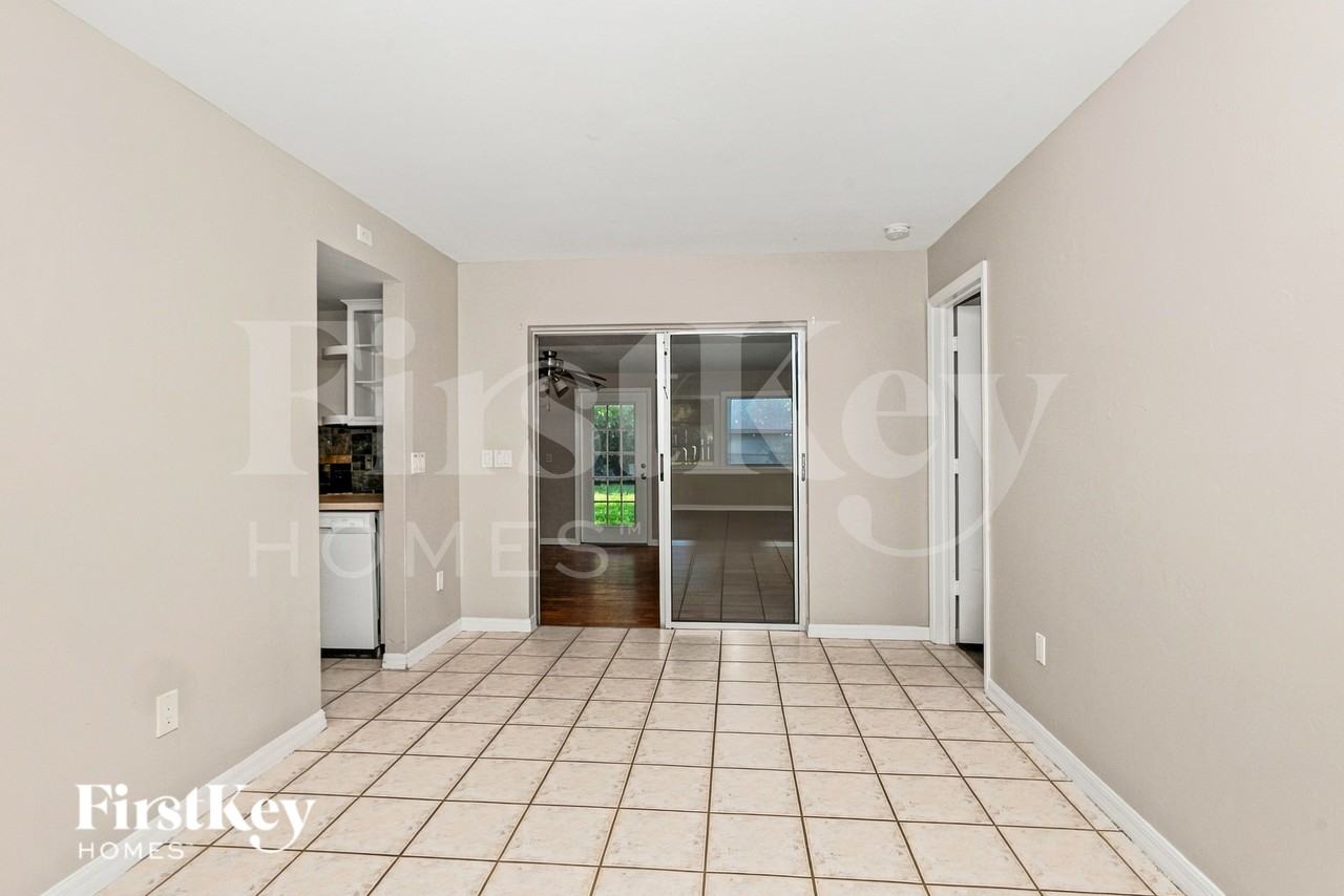 2437 Dover Ave - Photo 3 of 17