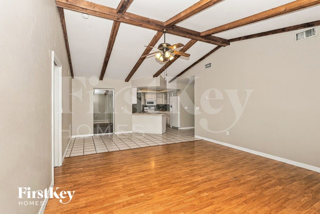 2437 Dover Ave - Photo 6 of 17