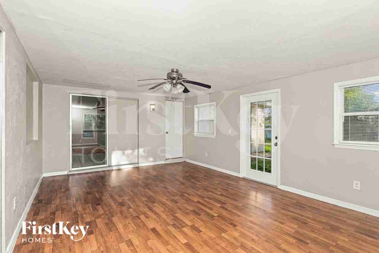 2437 Dover Ave - Photo 7 of 17