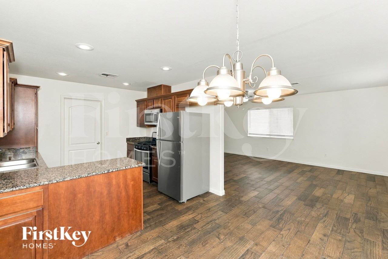 2045 Houdini St - Photo 6 of 16